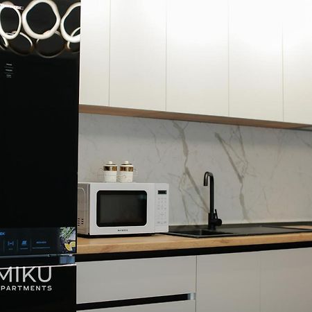 Miku Apartment - Glamorous 1Bedroom Apartment At Olympic Residence Tirana Exteriör bild